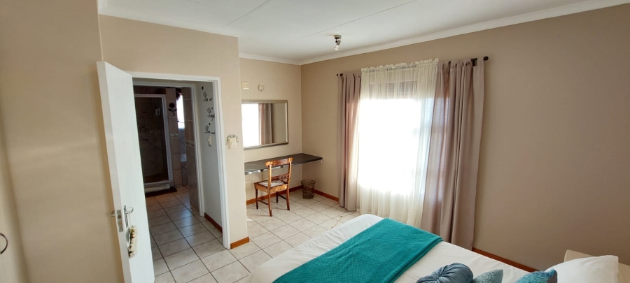 5 Bedroom Property for Sale in Wavecrest Eastern Cape